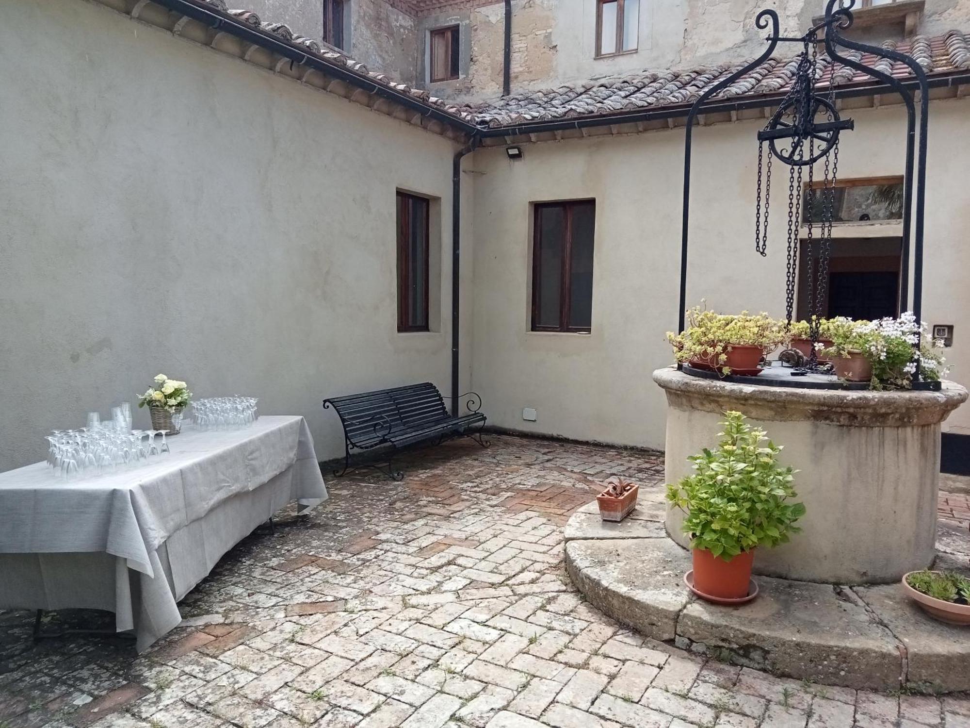 Chiostro Delle Monache Hostel Вольтерра Екстер'єр фото